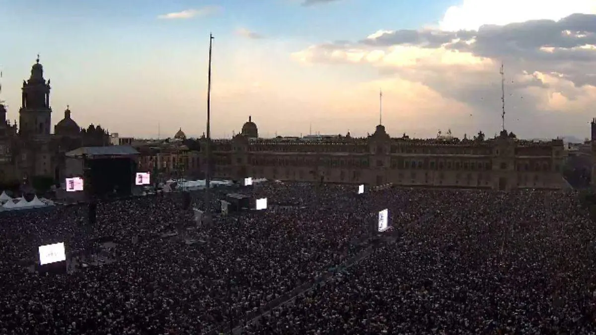 Los Fabulosos Cadillacs_Zocalo lleno